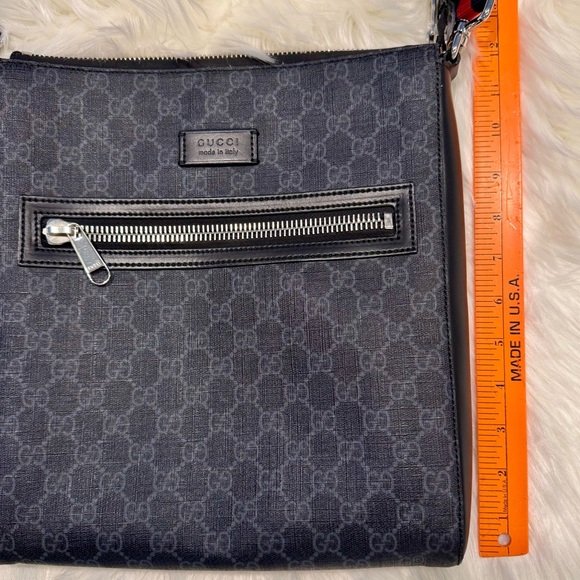 Gucci Gray and Black Messenger Bag - Picture 13 of 16